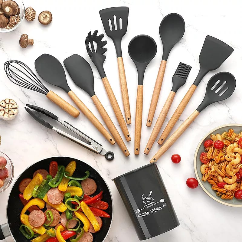 12 pcs set Wooden Handle Silicone Kitchen Utensils With Storage Bucket High Temperature Resistant And Non Stick Pot Spatula Spoon (random color)