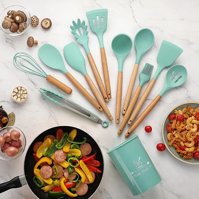 12 pcs set Wooden Handle Silicone Kitchen Utensils With Storage Bucket High Temperature Resistant And Non Stick Pot Spatula Spoon (random color)
