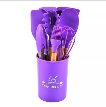 12 pcs set Wooden Handle Silicone Kitchen Utensils With Storage Bucket High Temperature Resistant And Non Stick Pot Spatula Spoon (random color)